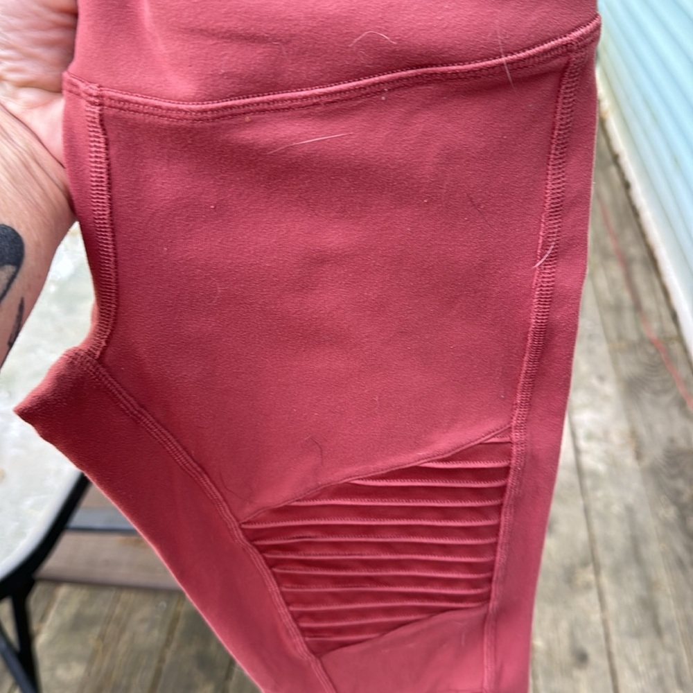 Like new alo moto leggings size small